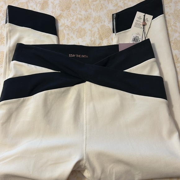 CALIA essentials cross capri leggings - Picture 4 of 5